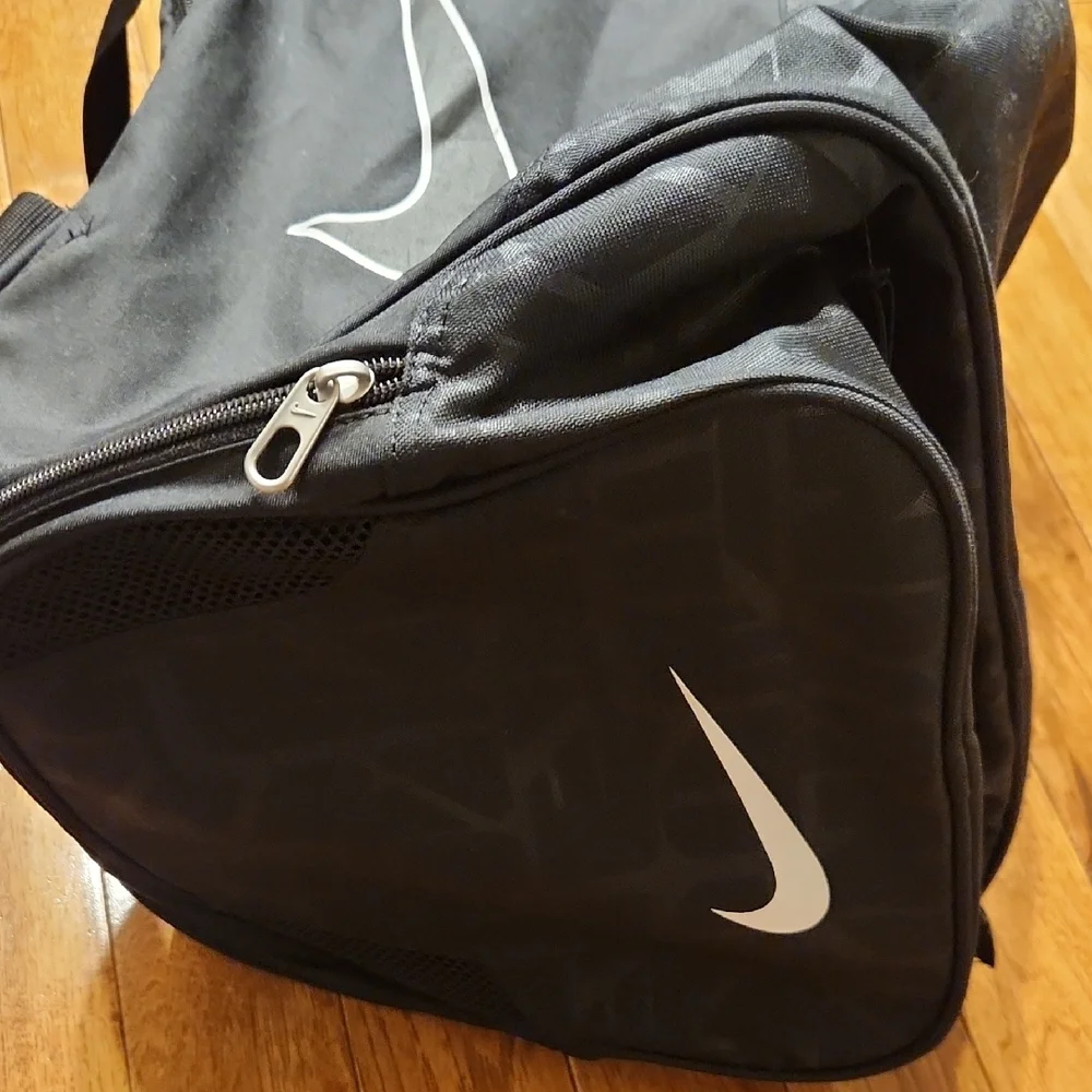 Nike Black Duffel Bag for Men W10 X L19